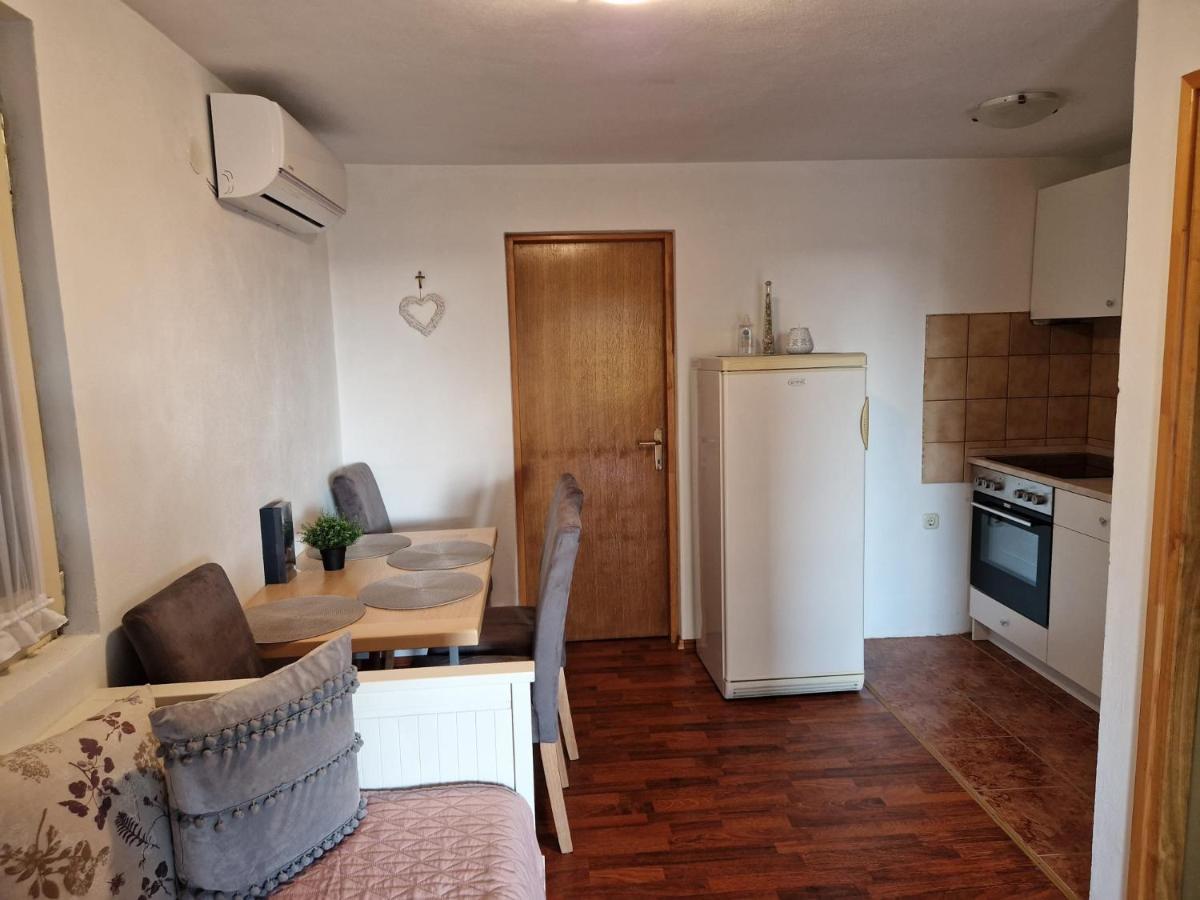 Apartment Misic Rtina Bagian luar foto