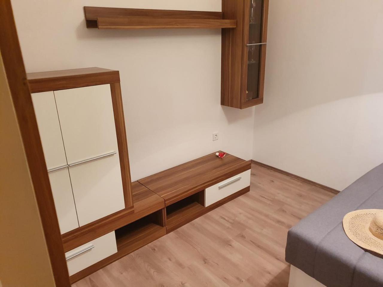 Apartment Misic Rtina Bagian luar foto